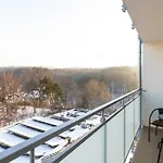 Cozy With A View Of The Forest And The Sea In By Renters Appartamento