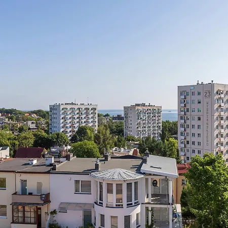 Cozy With A View Of The Forest And The Sea In By Renters شقة