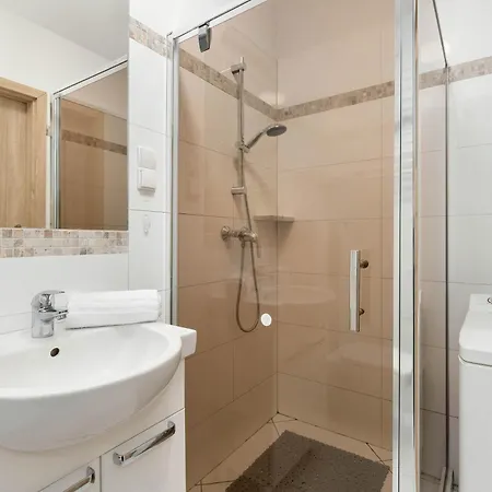 Cozy With A View Of The Forest And The Sea In By Renters غدينيا