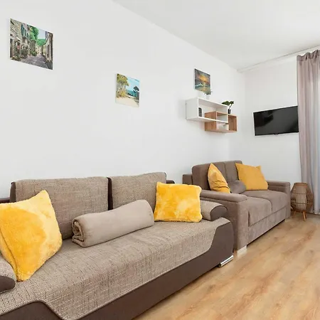 Cozy With A View Of The Forest And The Sea In By Renters Apartament Gdynia