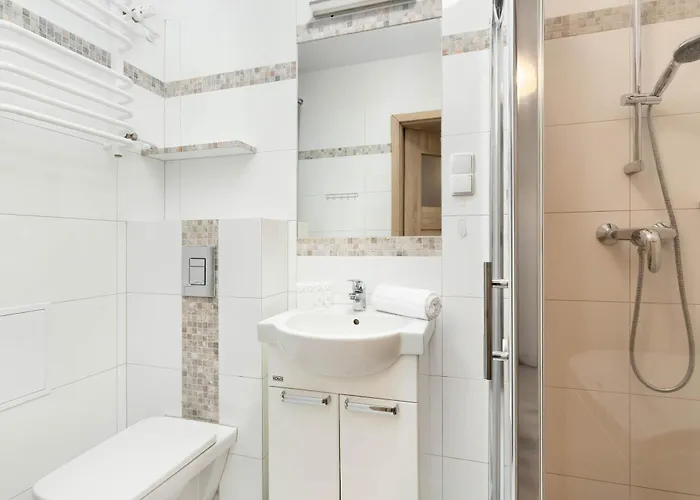 Cozy With A View Of The Forest And The Sea In By Renters شقة *